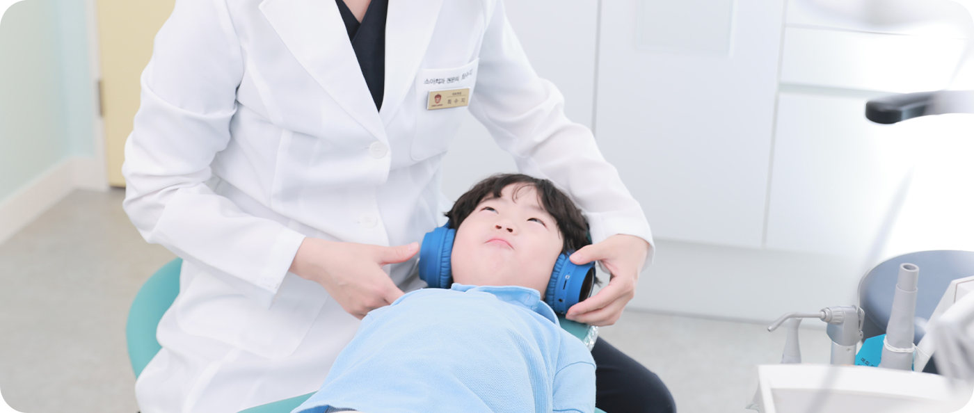 웃고있는 아이 사진